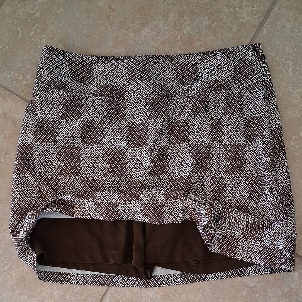 IZOD Brown and White Patterned Skort - Size 10